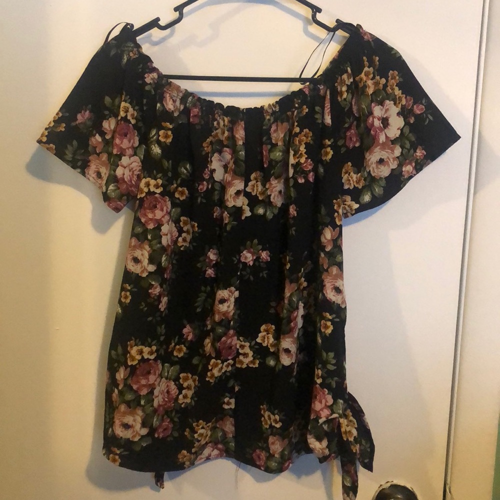 Love culture floral short sleeve top - Picture 2 of 5